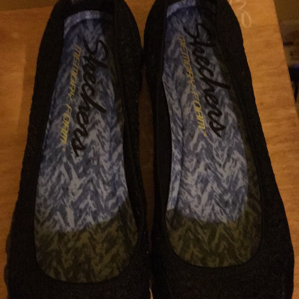 I’m selling. A. Very brand new. Skechers